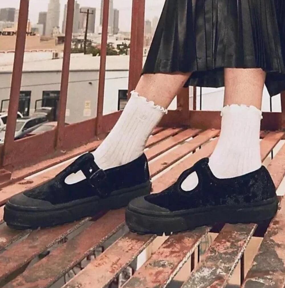 Vans Style 93 Women's SIZE 7 Crushed Velvet Mary Jane Sneaker Black Funky Retro